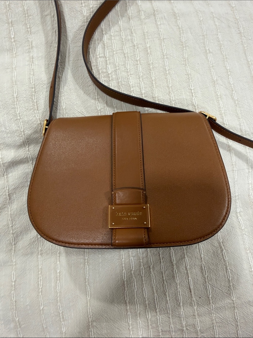 kate spade women’s Nouveau Textured Leather Medium Saddle Crossbody